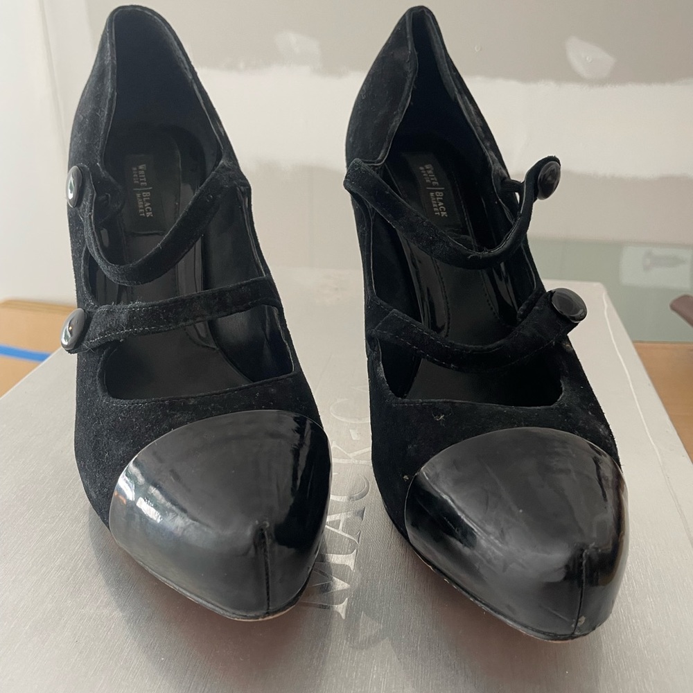 White House black market suede Mary janes size 8